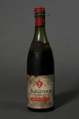 Flasche 1970 (?) Julienas Mommessin, Rotwein, Burgund, Cote d´or, 0,75l, hs, durchgehend gute Kellerlagerung, Etikett und Kapsel beschädigt - photo 1