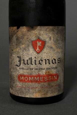 Flasche 1970 (?) Julienas Mommessin, Rotwein, Burgund, Cote d´or, 0,75l, hs, durchgehend gute Kellerlagerung, Etikett und Kapsel beschädigt - photo 2