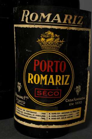 3 Diverse Flaschen Portwein, wohl 1960er Jahre, Romariz, Porto, nummeriert, Erzeuger Abfüllung, 0,75l, in, durchgehend gute Kellerlagerung, Etiketten und Kapseln beschädigt. 1 Etikett fehlt - фото 4