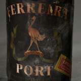 4 Flaschen Portwein, ohne Jahr, Ferreira Port, (Quinta do Rodo 1940 Aufkleber auf einer Flasche, AAF Prägung auf Glas), Tawny, Porto, rot, Abfüllung wohl 60er Jahre, nummeriert, Erzeuger Abfüllung, 0,75l, in, durchgehend gute Kellerlagerung, Etike… - photo 2