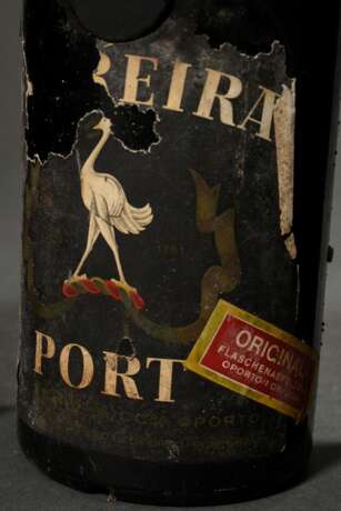 4 Flaschen Portwein, ohne Jahr, Ferreira Port, (AAF Prägung auf Glas), Tawny, Porto, rot, Abfüllung wohl in den 60er Jahre, nummeriert, Erzeuger Abfüllung, 0,75l, in, durchgehend gute Kellerlagerung, Etiketten und Kapseln beschädigt - photo 3