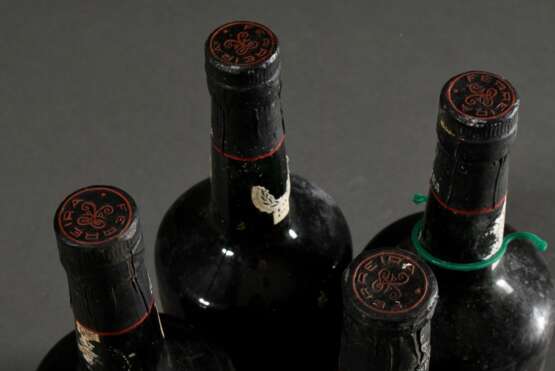 4 Flaschen Portwein, ohne Jahr, Ferreira Port, (AAF Prägung auf Glas), Tawny, Porto, rot, Abfüllung wohl in den 60er Jahre, Erzeuger Abfüllung, nummeriert, 0,75l, in, durchgehend gute Kellerlagerung, Etiketten und Kapseln beschädigt - фото 7