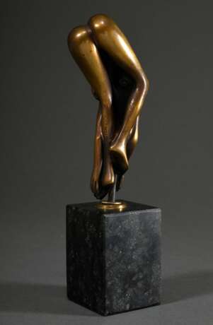 Bruni, Bruno (*1935) "La Vigna", Bronze patiniert, mit Korkenzieher auf schwarzem Marmorsockel, 692/750, sign./num., 23,5cm (m. Sockel), leichte Alters- und Gebrauchsspuren - фото 2