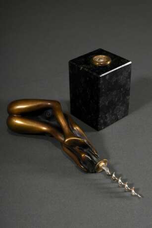 Bruni, Bruno (*1935) "La Vigna", Bronze patiniert, mit Korkenzieher auf schwarzem Marmorsockel, 692/750, sign./num., 23,5cm (m. Sockel), leichte Alters- und Gebrauchsspuren - photo 4