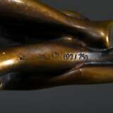 Bruni, Bruno (*1935) "La Vigna", Bronze patiniert, mit Korkenzieher auf schwarzem Marmorsockel, 692/750, sign./num., 23,5cm (m. Sockel), leichte Alters- und Gebrauchsspuren - Foto 5