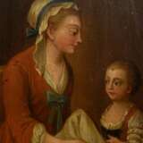 Paar Portraits eines unbekannten Künstlers des späten 18.Jh., "Mutter und Kind" und "Dame am Kaffeetisch", Öl/Holz, verso bez., 25,3x18,2/25,8x18,5cm (m.R. 33x26/32,6x26,2cm), Kratzer, Altersspuren - фото 3
