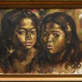 Unbekannter indonesischer Maler des 20.Jh. "Zwei balinesische Mädchen" 1973, Öl/Leinwand, sign./dat./bez. "Ubud Bali", 44,5x60cm (m.R. 53x69cm) - photo 2