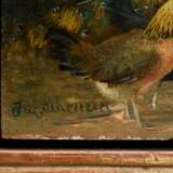 2 Scheuerer, Julius (1859-1913) "Entenpaar mit Küken und Fasan" und "Pfau und Hühner", Öl/Holz, je u.l. sign., verso 1x Stempel "Wilhelm Koch, Kunsthandlung/München", Schattenfugenrahmung, 7,8x21/8,7x20,8cm, kleine R… - фото 2