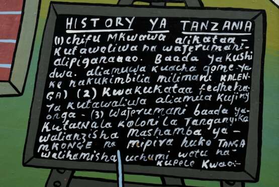 Charinda, Mohammed Wasia (1947-2021) „Dorfschule - History ya Tanzania“, Acryl- und Lackfarben/Hartfaserplatte/Malpappe, u.r. sign., 61x61cm (m.R. 63,5x63,5cm), min. Altersspuren - Foto 2