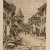 2 Eitner, Ernst (1867-1955) "Bei Hospental" und "Dorfstraße mit Brunnen", Radierungen, je u.r. sign., 1x u.r. i.d. Platte sign., PM 20,4x14,5/8,7x11,7cm, BM 34,3x33,7/30,3x40cm, min. fleckig, verso Montagereste - фото 6