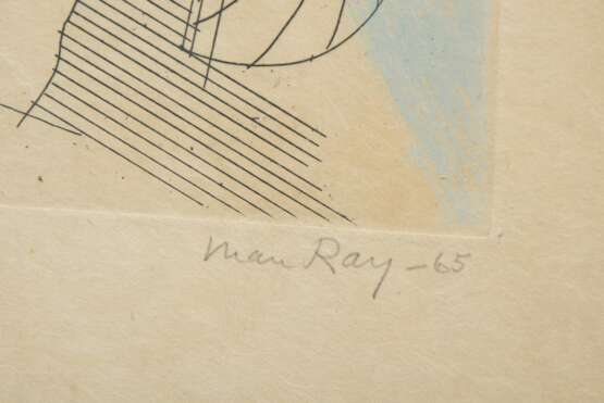 Man Ray (1890-1976) „Pour Crevel“ 1965, Farbradierung/Japanpapier, IX/X, u. sign./num./dat., PM 21x17,5cm (m.R. 38,7x28,2cm), lichtrandig, Provenienz: Slg. Karin Szekessy u. Paul Wunderlich/Hbg. - фото 3