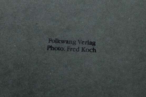 Koch, Fred (1904-1947) "Orchideen", Fotografie auf Karton montiert, verso bez. und gestempelt, Folkwang Verlag, 12,4x17,5cm (30x40cm), leichte Lagerungsspuren - photo 3