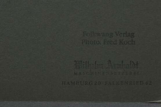 Koch, Fred (1904-1947) "Hanfpflanzen", Fotografie auf Karton montiert, verso bez. und gestempelt, Folkwang Verlag, 12,7x17,8cm (16,2x21cm), leichte Lagerungsspuren, l. kleiner Defekt (~1,2cm) - photo 2