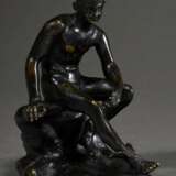 Grand Tour Souvenir "Ruhender Hermes", um 1900, Bronze dunkel patiniert, H. 11cm, berieben, Kratzer - photo 1