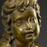 Großer Empire Engel, feuervergoldete Bronze, Frankreich Anfang 19.Jh., H. 31cm, Attribut verloren, leichte Alters- und Gebrauchsspuren - photo 2