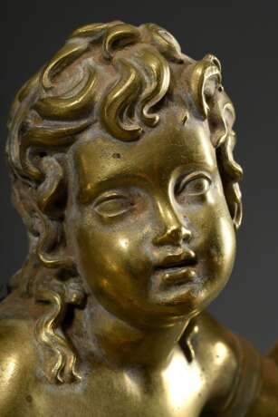 Großer Empire Engel, feuervergoldete Bronze, Frankreich Anfang 19.Jh., H. 31cm, Attribut verloren, leichte Alters- und Gebrauchsspuren - photo 2