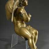 Großer Empire Engel, feuervergoldete Bronze, Frankreich Anfang 19.Jh., H. 31cm, Attribut verloren, leichte Alters- und Gebrauchsspuren - photo 3