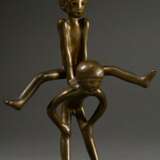 Unbekannter Künstler des 20.Jh. "Jungen beim Bocksprung", Bronze patiniert, ungedeutetes Signet auf und unter der Plinthe, H. 26cm, leichte Altersspuren - фото 1