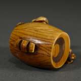 Elfenbein Netsuke "Daikoku mit riesigem morschen Glückshammer", patiniert, Ritzsignatur, 4x5x2,5cm, Genehmigung nach Art. 10d VO (EG 338/97) liegt vor, kein Export außerhalb der EU - фото 3