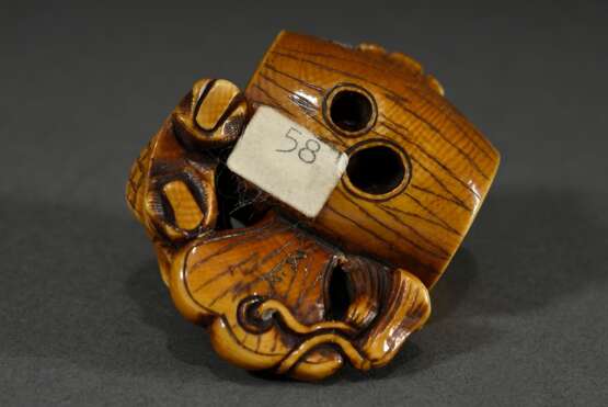 Elfenbein Netsuke "Daikoku mit riesigem morschen Glückshammer", patiniert, Ritzsignatur, 4x5x2,5cm, Genehmigung nach Art. 10d VO (EG 338/97) liegt vor, kein Export außerhalb der EU - Foto 5