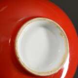 Chinesische Porzellan Kumme mit monochrom roter Glasur, H. 5,8cm, Ø 12cm, kleiner Haarriss am Standring - Foto 3