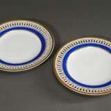 2 Meissen Teller mit durchbrochenem Rand in Blau-Gold staffiert, 19.Jh., Bossiernr.: 22, Ø 23,5cm, etwas berieben - фото 2