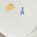 2 Meissen Teller mit durchbrochenem Rand in Blau-Gold staffiert, 19.Jh., Bossiernr.: 22, Ø 23,5cm, etwas berieben - photo 5