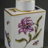 Meissen Teedose mit polychromer Malerei „Holzschnitt Blumen und Insekten“ sowie Goldstaffage, 20.Jh., Modelnr.: 52868, Bossiernr.: 93, Jahreszeichen: 1978, Dekornr.: 204610, Malernr.: 196, 10,5x6,8x4cm - Foto 3