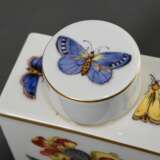 Meissen Teedose mit polychromer Malerei „Holzschnitt Blumen und Insekten“ sowie Goldstaffage, 20.Jh., Modelnr.: 52868, Bossiernr.: 93, Jahreszeichen: 1978, Dekornr.: 204610, Malernr.: 196, 10,5x6,8x4cm - Foto 4