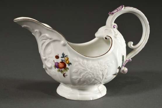 Meissen Sauciere mit polychromer Malerei „Vogel und Hund“ sowie reichem Relief, H. 14,7cm, Provenienz: Slg. Rothschild, berieben, am Standring bestoßen, Brandrisse - photo 1