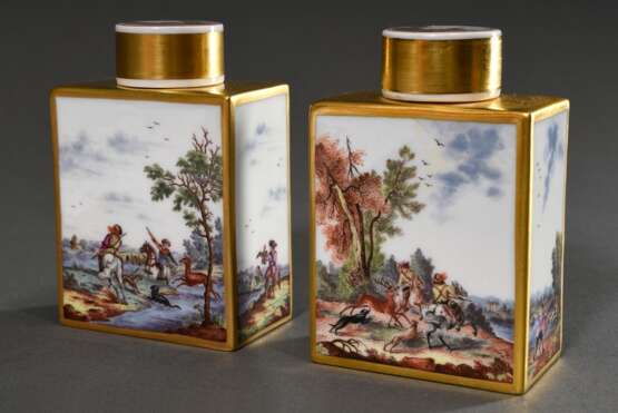 Paar Meissen Teedosen mit polychromer Malerei „Jäger in Landschaft“ nach Vorbild Philip Wouwerman, Goldstaffage, 20.Jh., Modellnr.: 52868, Bossiernr.: 93, Jahreszeichen: 1978, 10,2x6,8x4,8cm - Foto 1