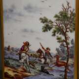 Paar Meissen Teedosen mit polychromer Malerei „Jäger in Landschaft“ nach Vorbild Philip Wouwerman, Goldstaffage, 20.Jh., Modellnr.: 52868, Bossiernr.: 93, Jahreszeichen: 1978, 10,2x6,8x4,8cm - Foto 5