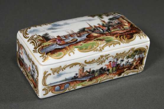 Eckige Meissen Tabatiere mit polychromer Malerei „Landschaften mit Personenstaffage“ und vergoldetem Relief, Dekornr.: 291812, Malernr.: 57, 4,5x10,5x5,5cm - photo 1