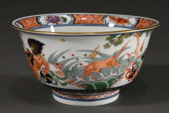 Seltene Meissen Kumme nach asiatischem Vorbild mit polychromer Malerei „Fo Löwe“, Modellnr.: 54300, Bossiernr.: 39, Jahreszeichen: 1979, Dekornr.: 579810, Malernr.: 186, H. 8,5 cm, Ø 15,5cm - фото 3