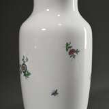 Große Meissen Vase mit polychromer Malerei „Elsterdekor“ und Goldrand, 20.Jh., Modellnr.: 90315, Formnr.: 28, Jahreszeichen: 1976, Dekornr.: 6506, Malernr.: 55, H. 29,5cm - photo 2