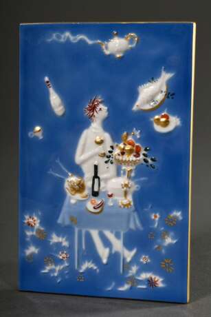 Kleine moderne Meissen Märchen-Reliefplatte „Tischlein deck dich“, polychrom staffiert, Entw.: Heinz Werner, Ausführung 2. Hälfte 20.Jh., 13x8,5cm - photo 1
