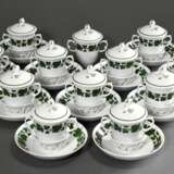 12 Meissen "Weinlaub" Trembleuse Deckeltassen mit Untertassen, H. 14cm, 1 Untertasse fehlt, 8x 2 Schleifstr., 1x 3 Schleifstr., Rosen bestoßen - Foto 2