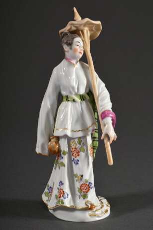 Meissen Figur „Japanerin mit Schirm“, polychrom staffiert, Entw.: Johann Joachim Kändler 1759, Ausführung 20.Jh., Modelnr.: 2676, Bossiernr.: 29, Jahreszeichen unleserlich, H. 18,2cm - photo 1