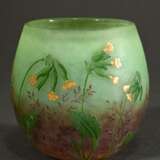 Daum Nancy Jugendstil Kugelvase mit sehr feinem Floraldekor "Gräser und Primeln", geschliffen und poliert sowie bemalt, Boden in Gold sign., H. 10cm, Ø 4,5cm - Foto 1