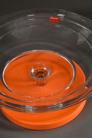 Modernes Baccarat Kristall Centerpiece "Hypnos" mit unregelmäßigem Kreisschliff und orange lackiertem Fuß, Boden sign., Ø 36cm, H. 24cm - фото 3