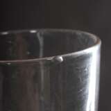 18 Rustikale Gläser mit gedrehten Zügen auf der Kuppa, in die Form geblasen, farbloses Glas, Frankreich Ende 19.Jh., in Form und Höhe variierend, H. 14,5-15,5cm, leichte Gebrauchsspuren - фото 5