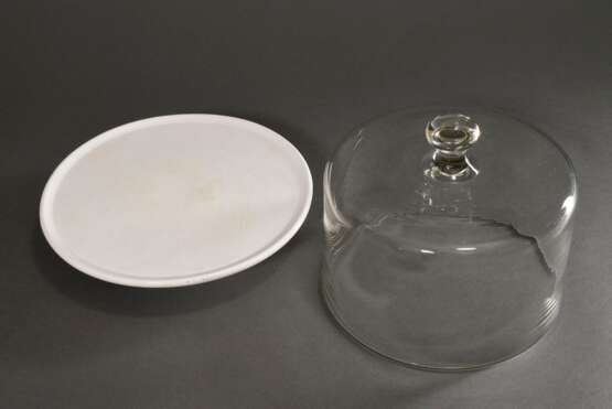 Weichporzellan Käseplatte (H. 6,3cm, Ø 31cm, etwas fleckig, Haarriss) mit zylindrischer Glasglocke (H. 20,6cm, Ø 26cm), Frankreich um 1900 - фото 3