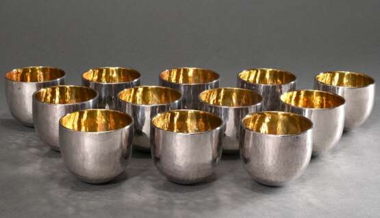 12 Martellierte handgearbeitete Champagner Tumbler, Silber 999, innen vergoldet, 3312g, H. 7cm, Ø 8cm - Foto 2
