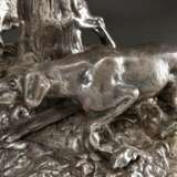 Sehr große sechsflammige Jagdtafel-Girandole in vollplastischer Form "Zwei Jagdhunde unter Baum" nach Vorbild des 19.Jh., Valenti, Spanien 20.Jh., Metall versilbert, H. 73cm, Ø 52cm - Foto 6