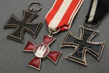 3 Diverse Orden Dt.-Frz.-Krieg und WK I: Eisernes Kreuz II. Klasse 1813-1870 (4,3x4,3cm); Eisernes Kreuz II. Klasse am weiß-schwarzen Bande 1813-1914 (4,3x4,3cm); Hanseatenkreuz &quot;Hamburg&quot; am Bande &quot;Für Verdienste im Kriege 1914&quot;…