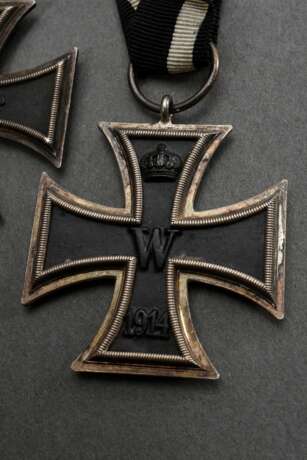 3 Diverse Orden Dt.-Frz.-Krieg und WK I: Eisernes Kreuz II. Klasse 1813-1870 (4,3x4,3cm); Eisernes Kreuz II. Klasse am weiß-schwarzen Bande 1813-1914 (4,3x4,3cm); Hanseatenkreuz "Hamburg" am Bande "Für Verdienste im Kriege 1914"… - photo 5