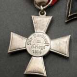 3 Diverse Orden Dt.-Frz.-Krieg und WK I: Eisernes Kreuz II. Klasse 1813-1870 (4,3x4,3cm); Eisernes Kreuz II. Klasse am weiß-schwarzen Bande 1813-1914 (4,3x4,3cm); Hanseatenkreuz "Hamburg" am Bande "Für Verdienste im Kriege 1914"… - Foto 7