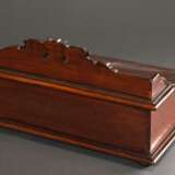 Kleines Tisch-Schreibpult mit Klappdeckel und ornamentiertem Rand, Holz poliert, um 1900, 20x40x29cm - photo 2