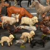 55 Elastolin "Bauernhof" Figuren, bestehend aus 48 Tieren und 7 Personen, u.a.: Federvieh, Kühe, Pferde, Schafe, Dackel, bespielt - фото 5