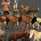 55 Elastolin "Bauernhof" Figuren, bestehend aus 48 Tieren und 7 Personen, u.a.: Federvieh, Kühe, Pferde, Schafe, Dackel, bespielt - фото 9